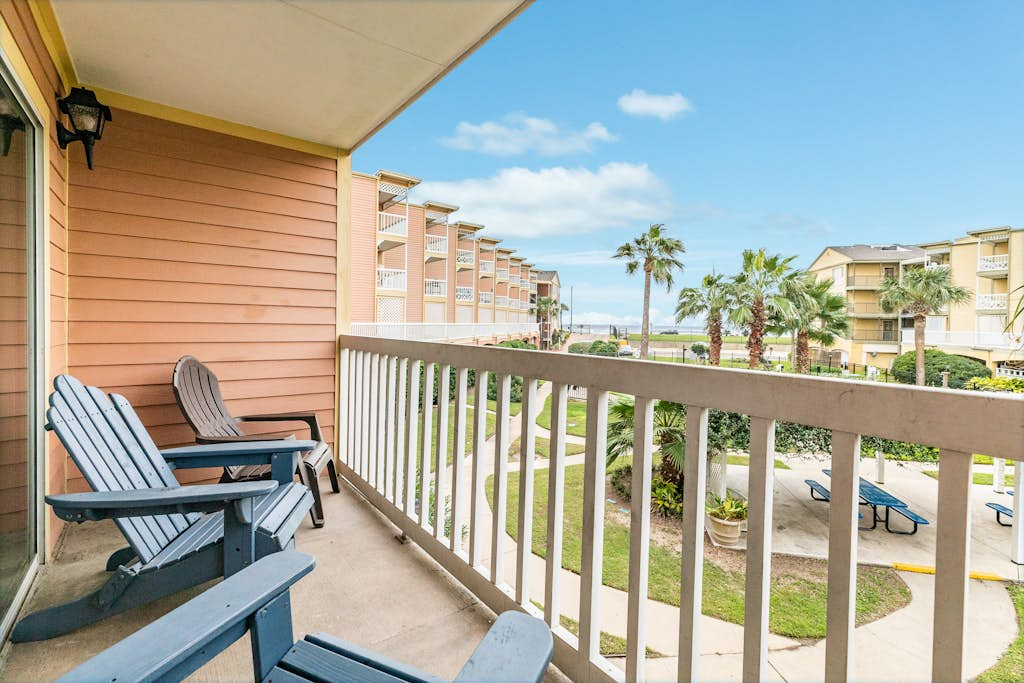 Victorian 7103 - Beachfront, Pools & Hot Tubs