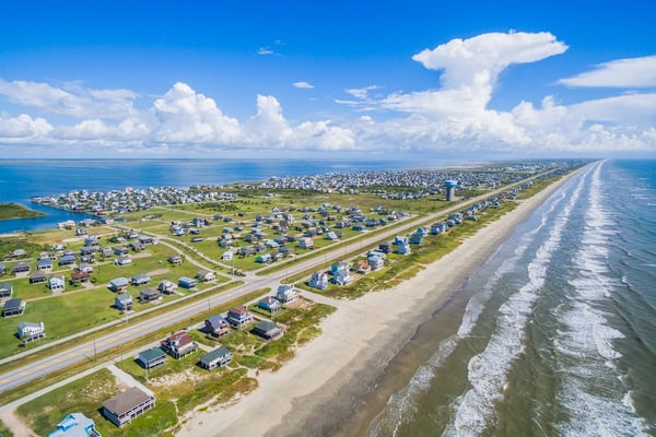 Cozy, waterfront condo with hot tubs, pools, tennis court, and fitness room