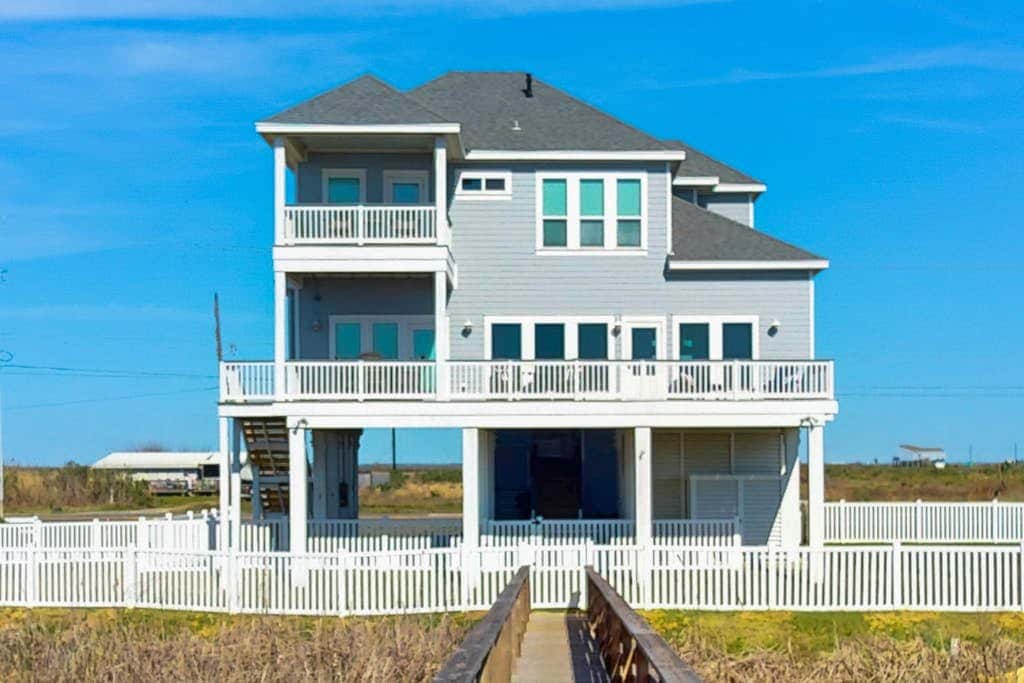 Sunrise Beach House - Gulf-Front on 1.5 Acres