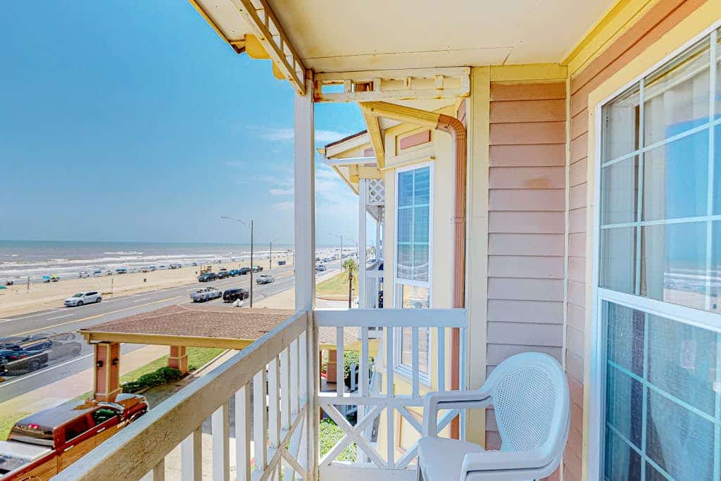 Beachfront Haven - Gulf-Front, Pool & Hot Tub