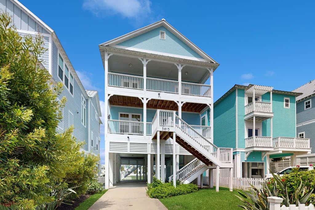 The Conch Casa - Steps to the Beach, Sleeps 9