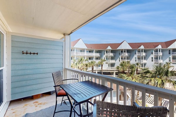 Relaxing Beachfront Condo w/ Pool & Hot Tub