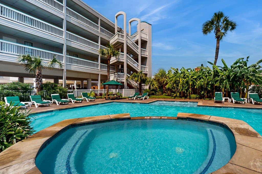 Walk to the beach - Ocean Views, Pool & Balcony