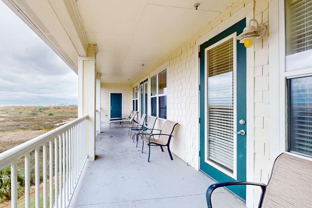 Bayside dog-friendly condo w/views, pool & hot tub - walk to beach & Beach Club