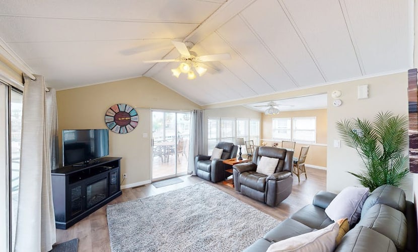 Waterfront Park Model Home w/ boat slip & shared pools, hot tub,tennis, gym