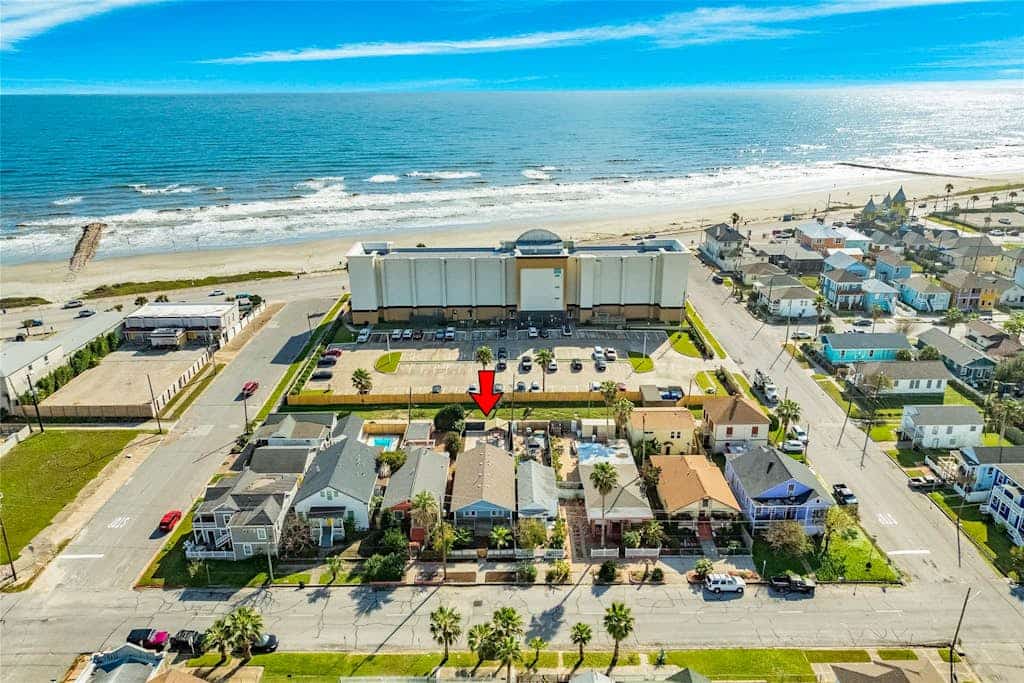 Bella Vie - Fenced Yard, Walk to the Beach