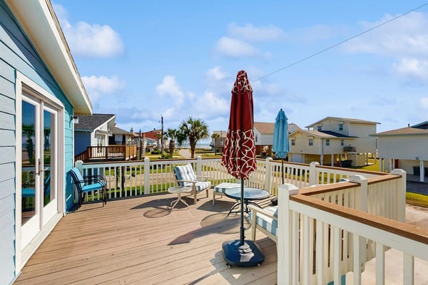 Beautiful dog-friendly home w deck & ocean view - enclosed yard, steps to sand