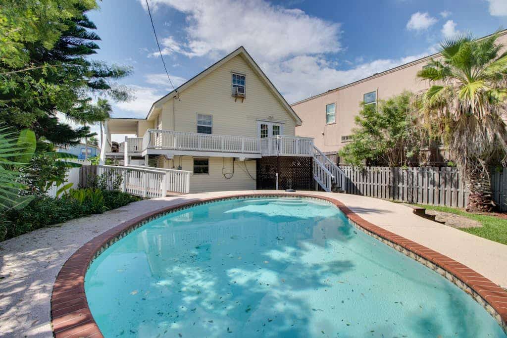 Aries Chateau - Private Pool, Half Block to Beach