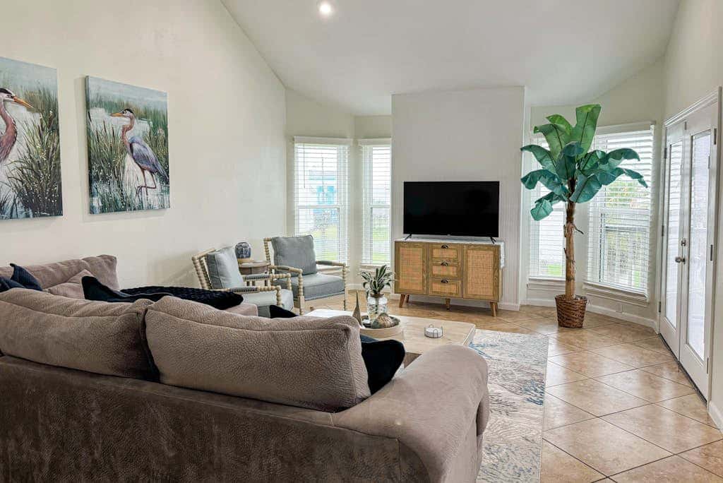 Seabreeze Serenity - Beachfront & Dog-Friendly