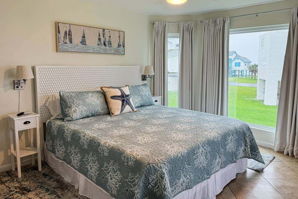 Seabreeze Serenity - Beachfront & Dog-Friendly
