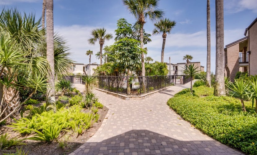Stylish oceanfront condo with on-site pool & hot tub - walk to the beach