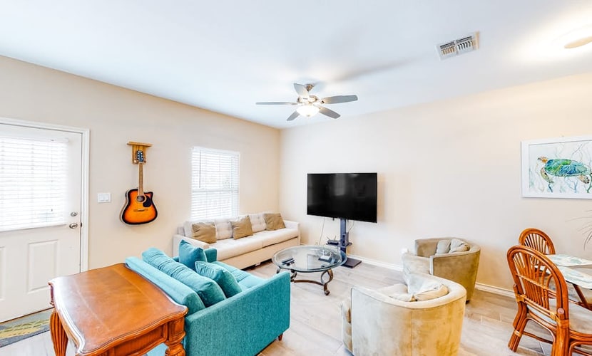 Relaxed Condo w/ pool access, central AC, - 2 Minutes From Beach