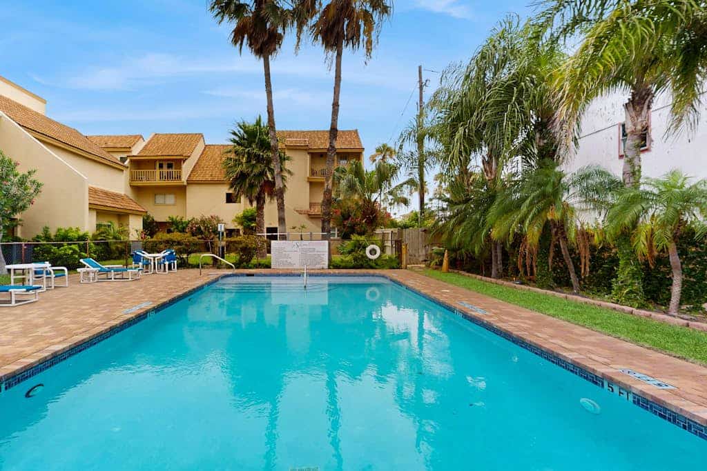 Waterfront condo with assigned boat slip washer/dryer, - close to beaches, pool