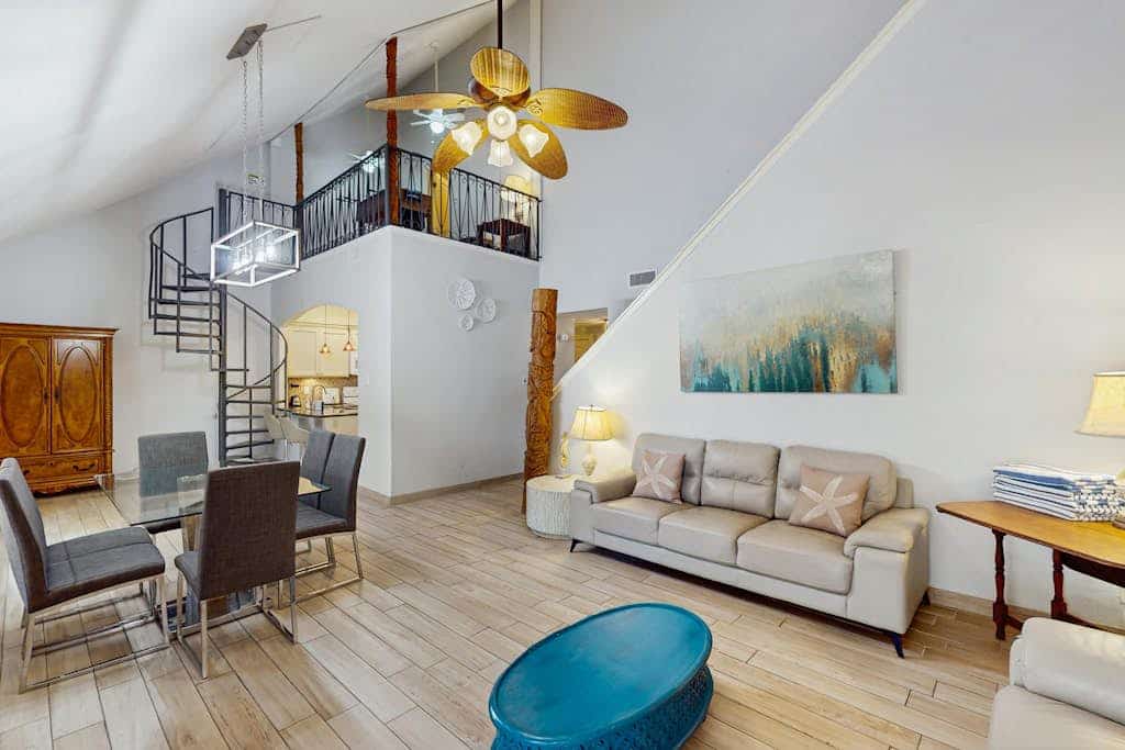 Waterfront condo with assigned boat slip washer/dryer, - close to beaches, pool