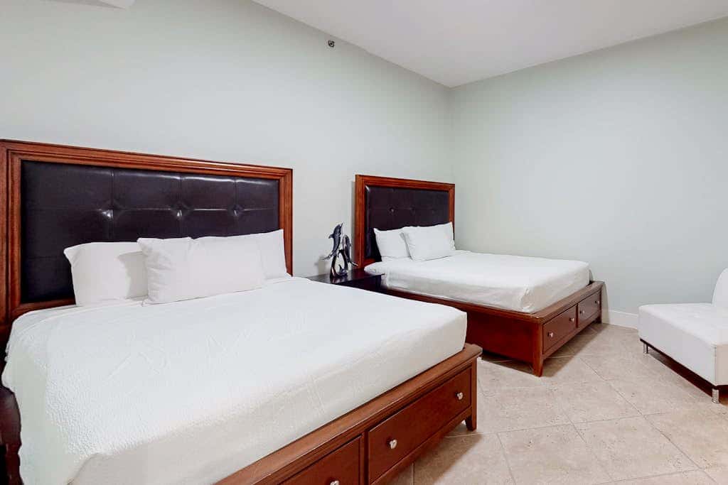 Sapphire Condominiums 1401