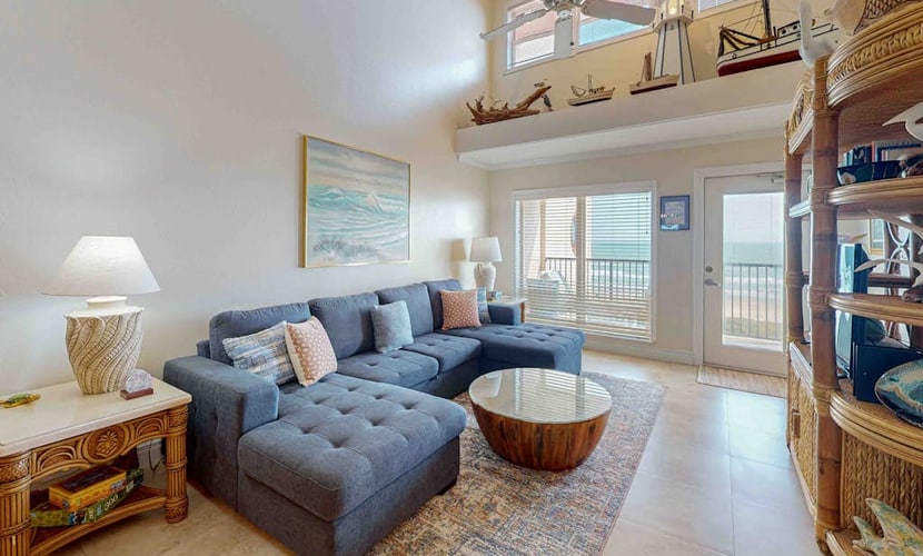 Waterfront condo w stunning beach views, pool, and tennis court - beach access