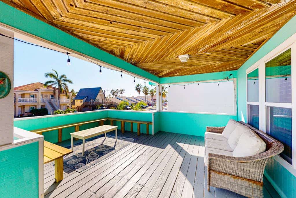 Two-story beach house with private heated pool, hot tub, BBQ, close to the beach