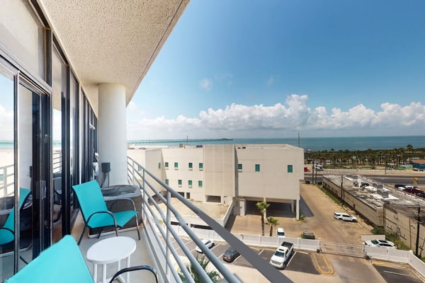 Amazing Beach Side Condo, Gulf and Bay View Balconies | Pools, Tennis & Gym