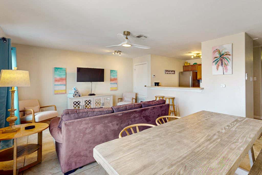 Leeward Isles 9303 - Pool, Walk to Beach, Dogs OK