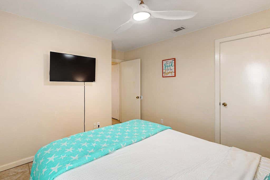 Leeward Isles 9303 - Pool, Walk to Beach, Dogs OK
