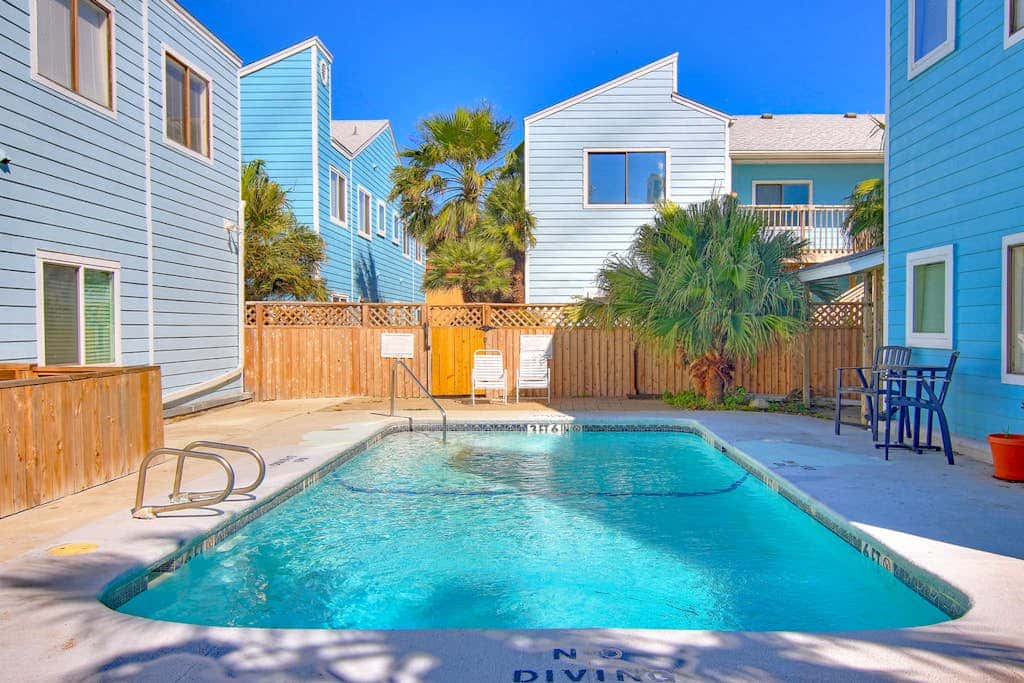 Leeward Isles 9303 - Pool, Walk to Beach, Dogs OK