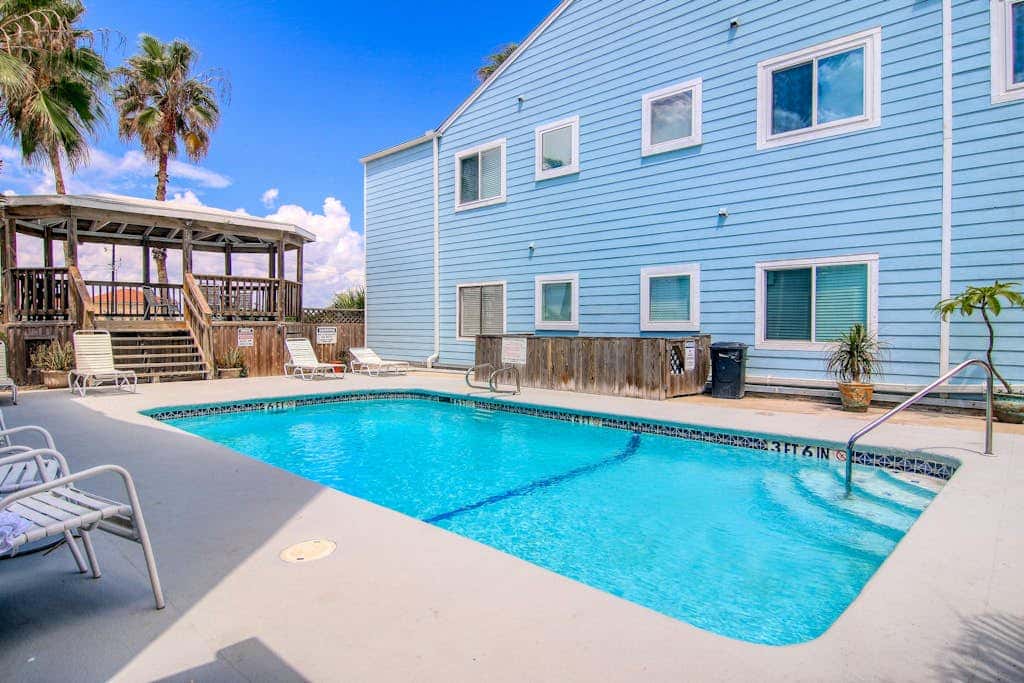 Leeward Isles 9303 - Pool, Walk to Beach, Dogs OK