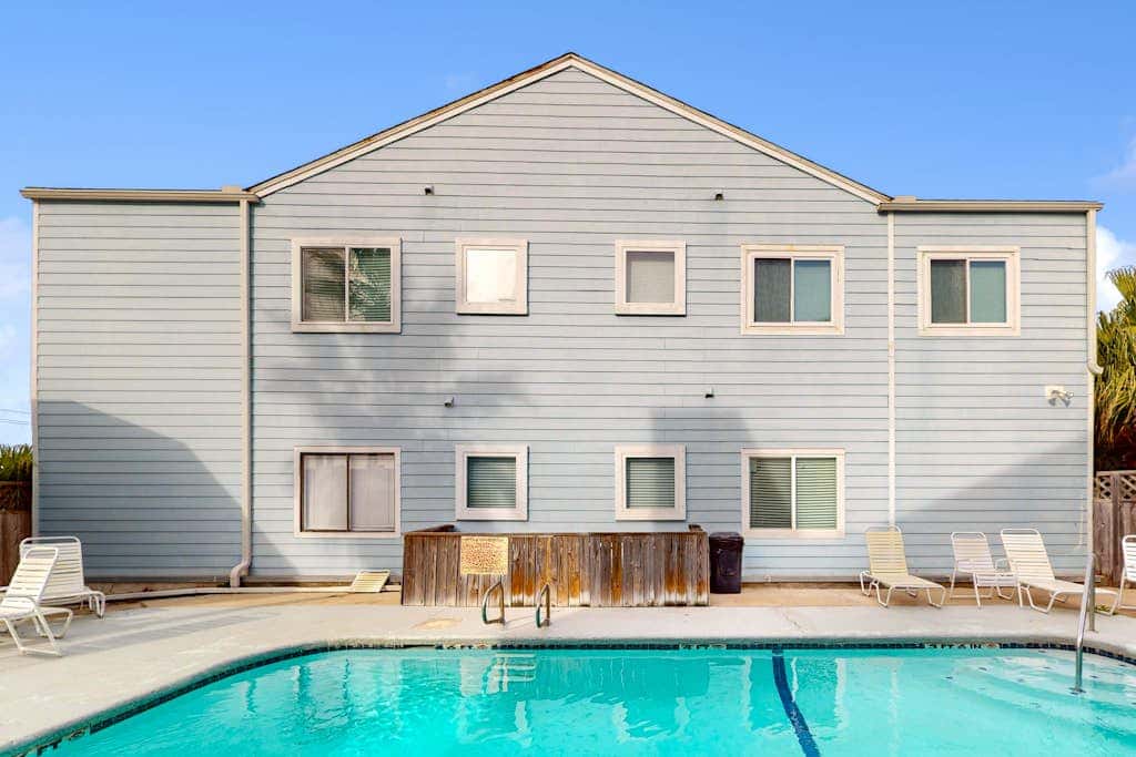 Leeward Isles 9303 - Pool, Walk to Beach, Dogs OK