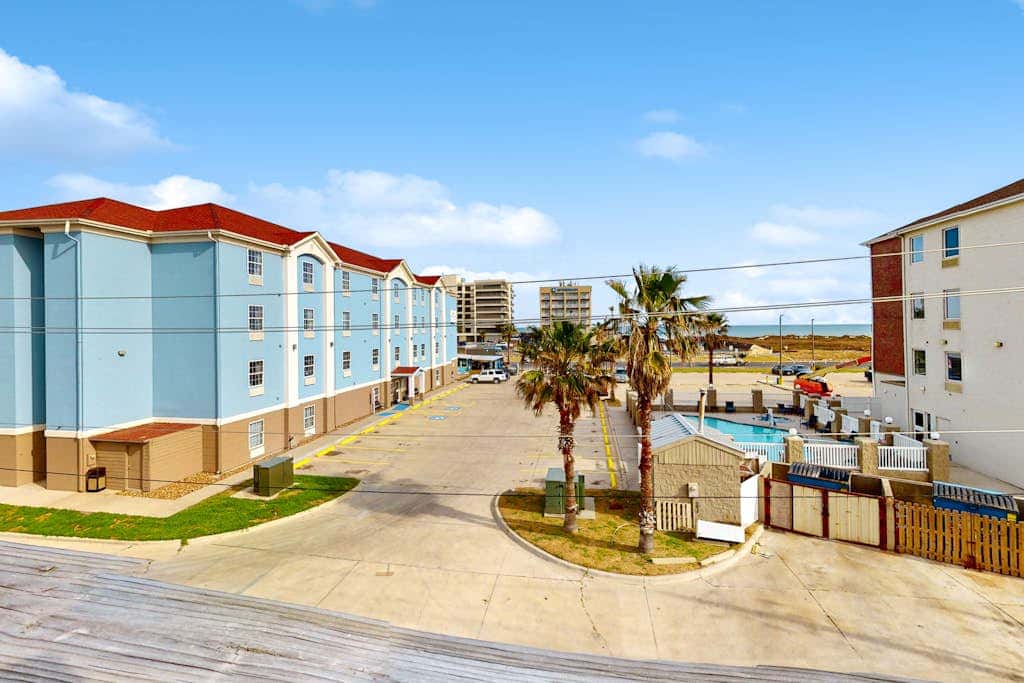 Leeward Isles 9303 - Pool, Walk to Beach, Dogs OK
