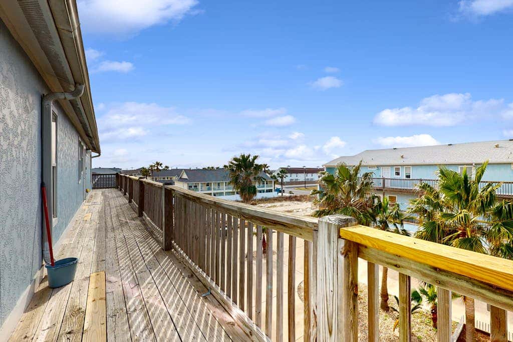 Leeward Isles 9303 - Pool, Walk to Beach, Dogs OK