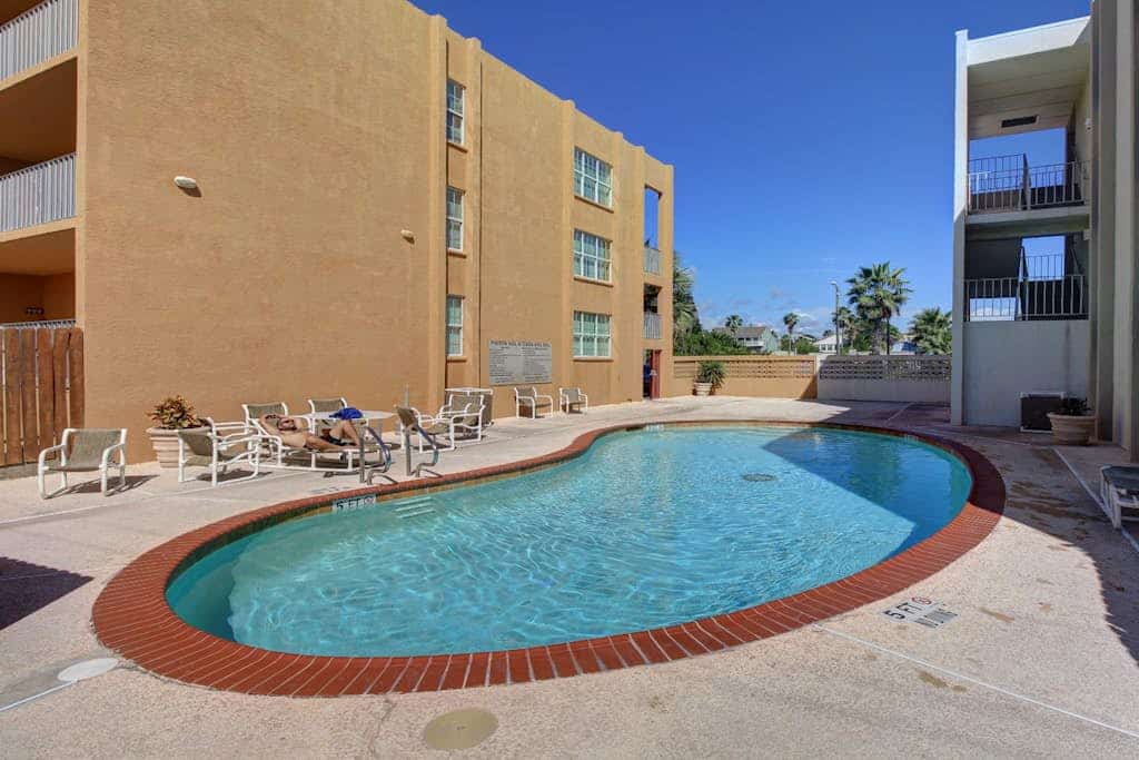 Cozy beach condo with foosball table, shared pool & balcony - Walk to the Waves