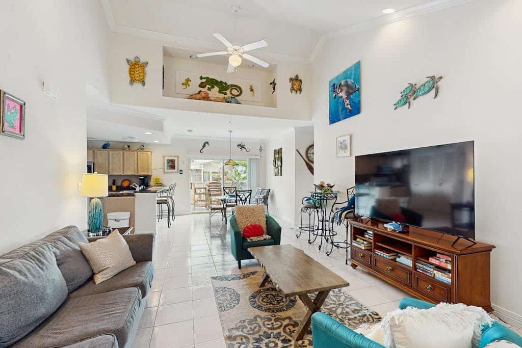 Dancing Turtle Cay - Pool, Walkable to the Beach