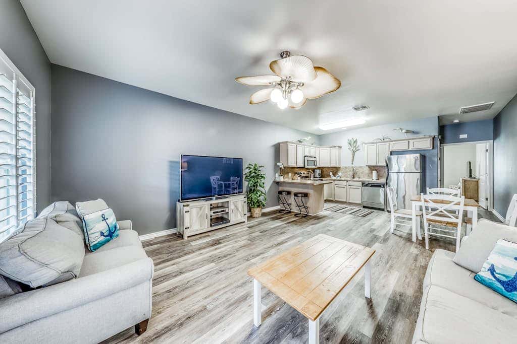 Palm Bay 504 - Heated Pool & Dog-Friendly