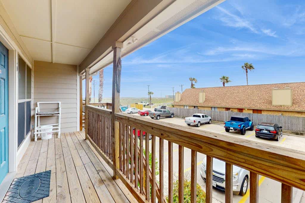 Cozy Condo w/ Free WiFi, Central A/C, a Private Washer/Dryer, & a Shared Pool