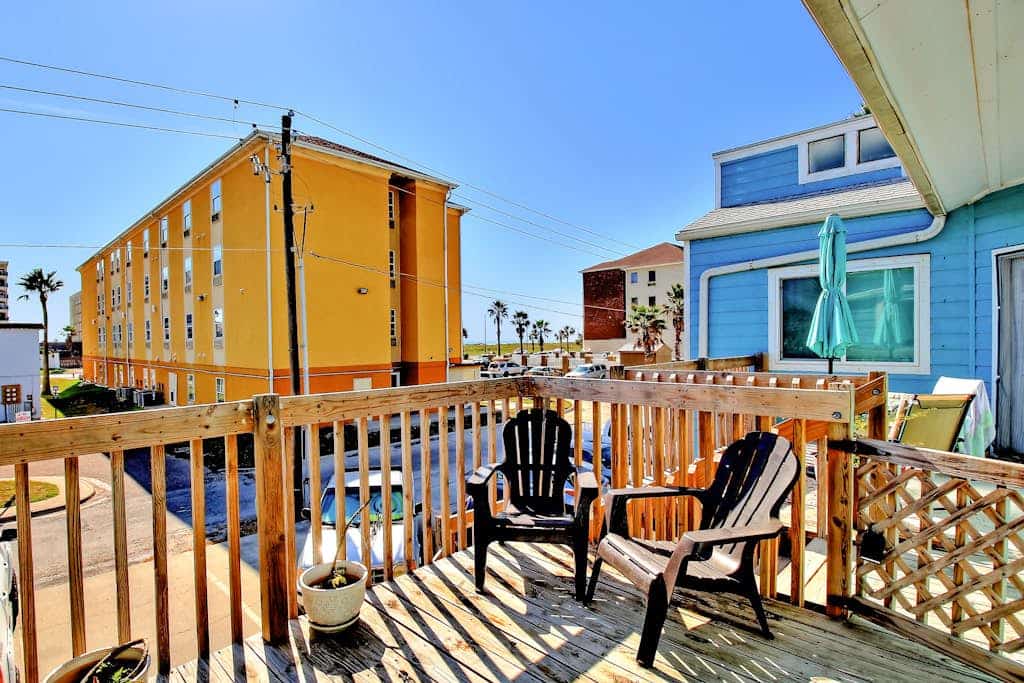 Charming, dog-friendly condo w/ a shared pool & free WiFi - near beach access