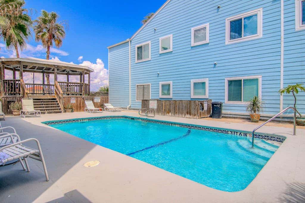 Leeward Isles - Lyla's Beach Getaway