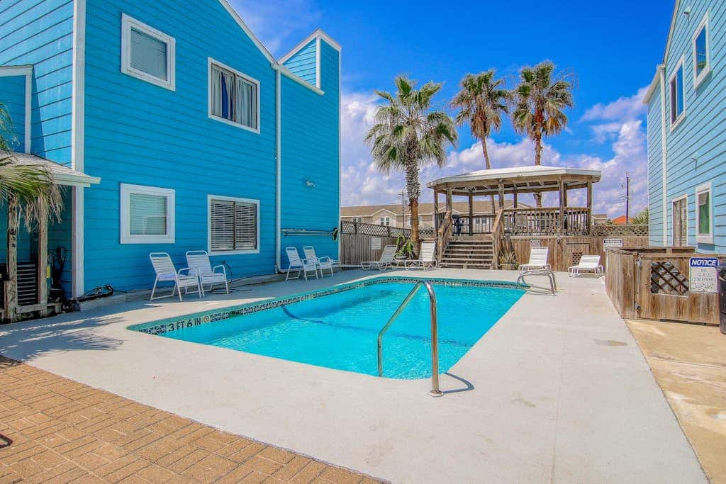 Leeward Isles - Lyla's Beach Getaway