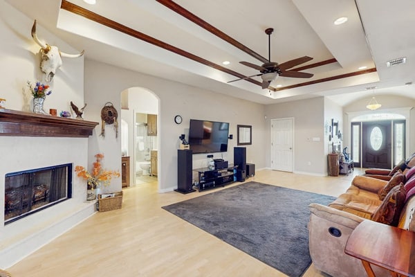 Cozy dog-friendly home w fenced backyard & close to restaurants - steps to sand