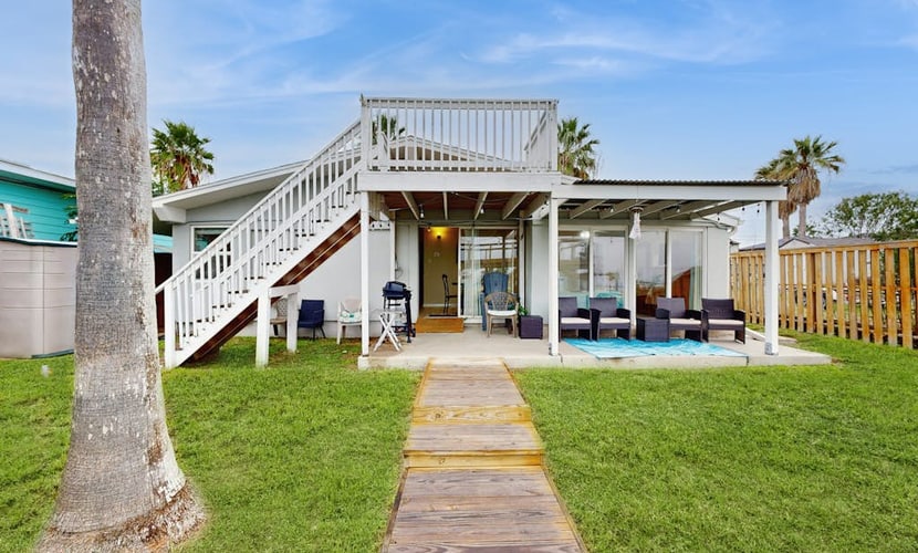 The Seahorse Cottage | Canal front house in Corpus Christi on the water