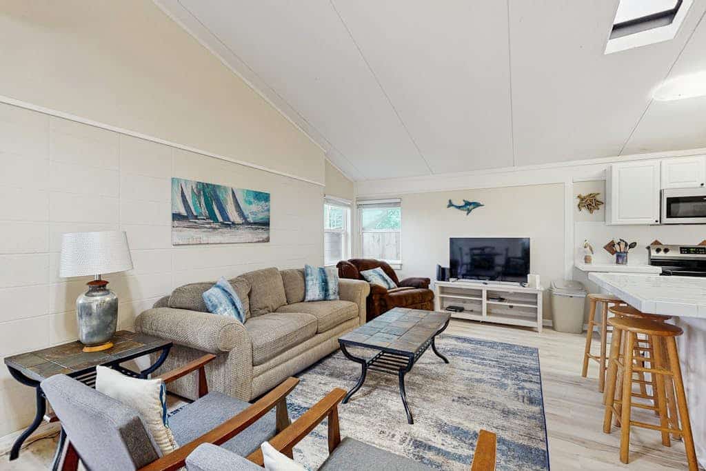 The Seahorse Cottage | Canal front house in Corpus Christi on the water