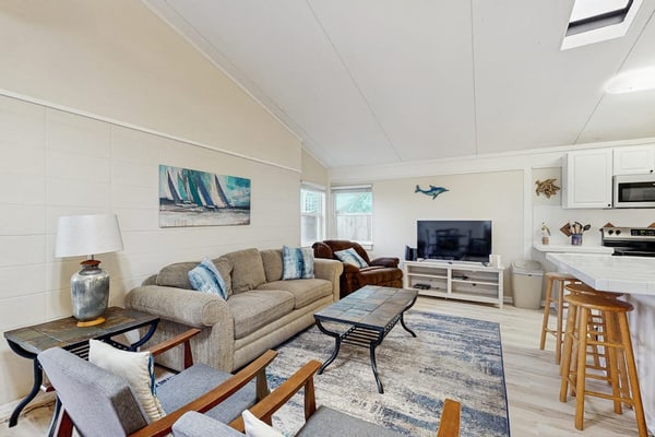 The Seahorse Cottage | Canal front house in Corpus Christi on the water