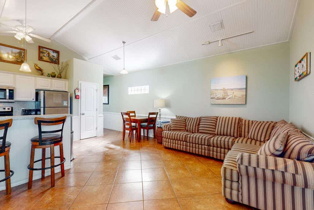 Marquesas 401 - Shared Pool, Patio & Dogs OK
