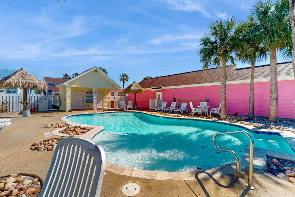 Marquesas 401 - Shared Pool, Patio & Dogs OK
