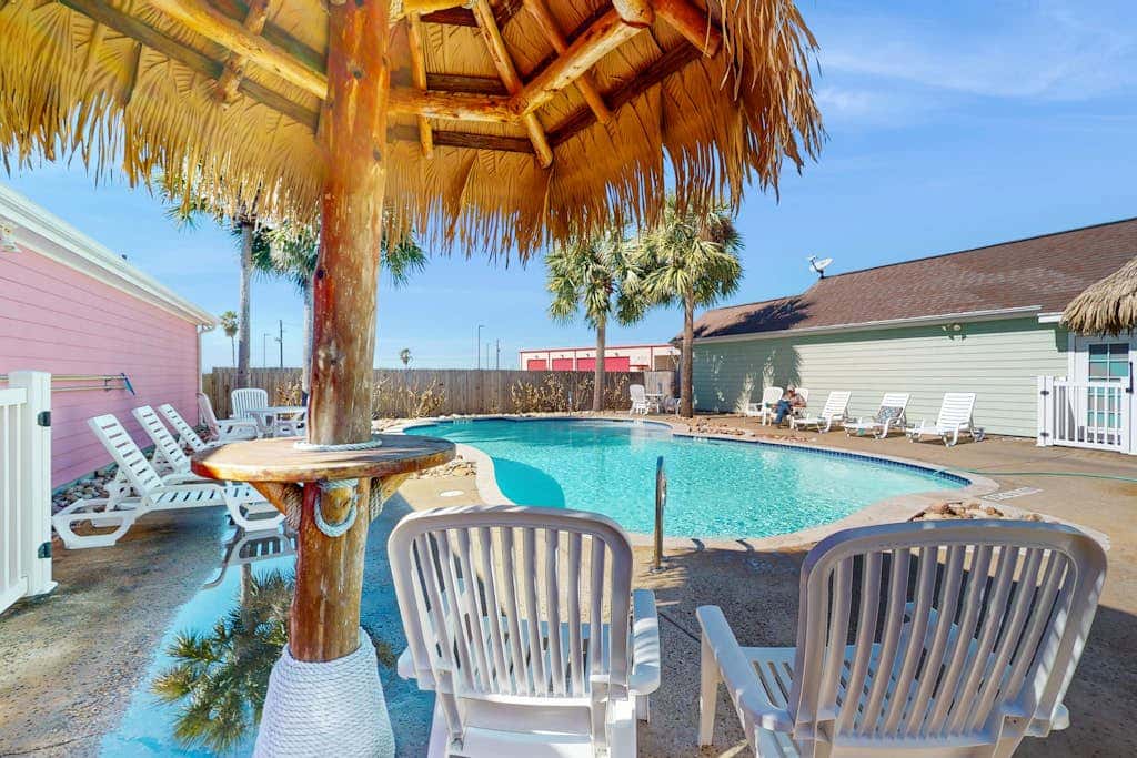 Marquesas 401 - Shared Pool, Patio & Dogs OK