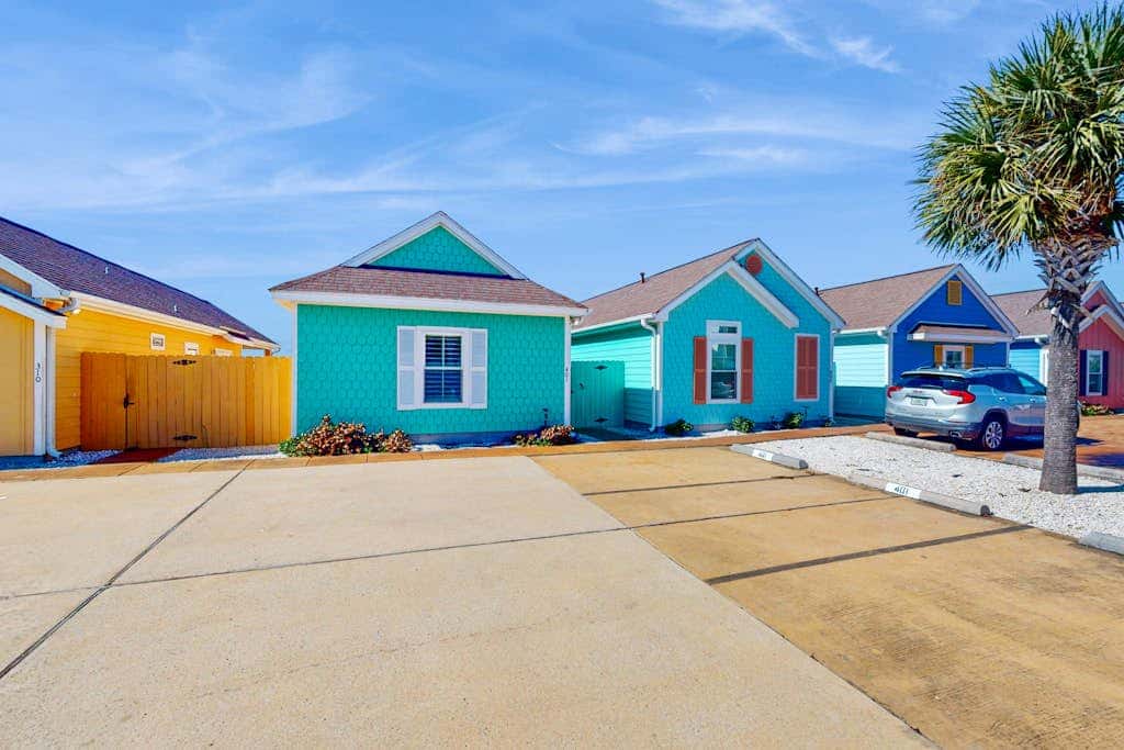Marquesas 401 - Shared Pool, Patio & Dogs OK
