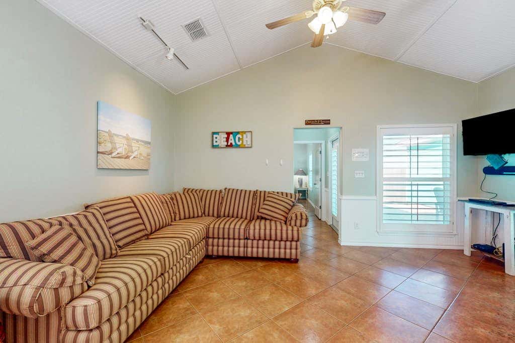 Marquesas 401 - Shared Pool, Patio & Dogs OK