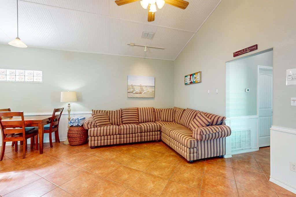 Marquesas 401 - Shared Pool, Patio & Dogs OK