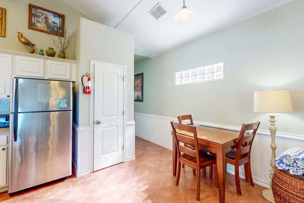 Marquesas 401 - Shared Pool, Patio & Dogs OK