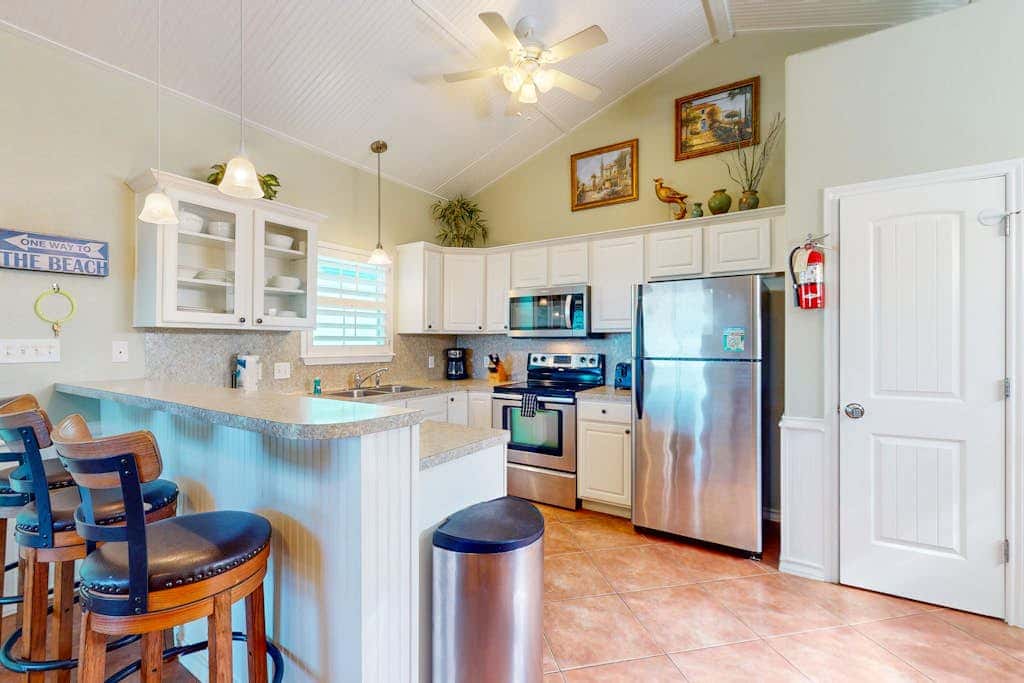 Marquesas 401 - Shared Pool, Patio & Dogs OK