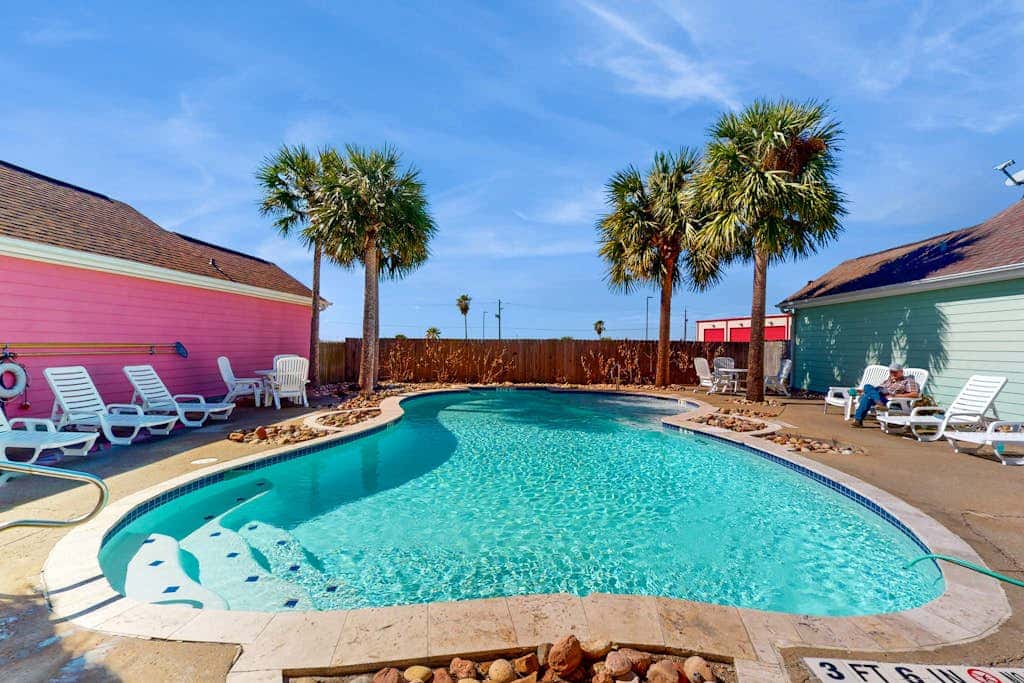 Marquesas 401 - Shared Pool, Patio & Dogs OK