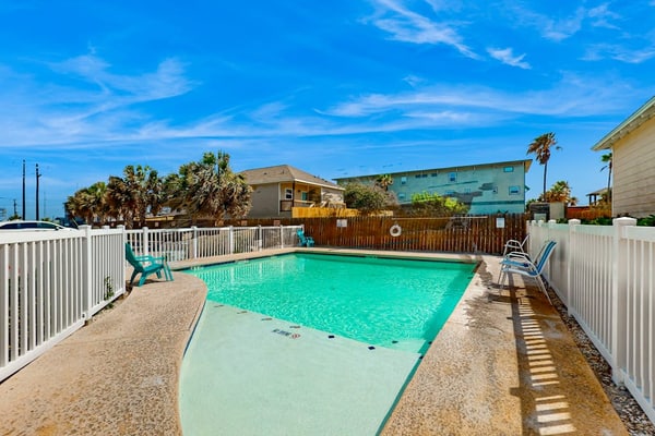 Cheerful & Dog-Friendly Coral Cove Home w/ Pool - Walk to Beach